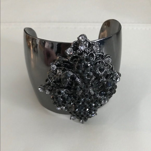 Large metal cuff bracelet - Picture 2 of 4